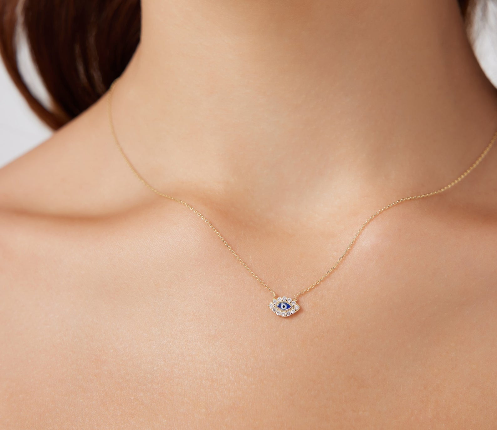 Collier minimaliste mauvais œil en or jaune massif 14 carats