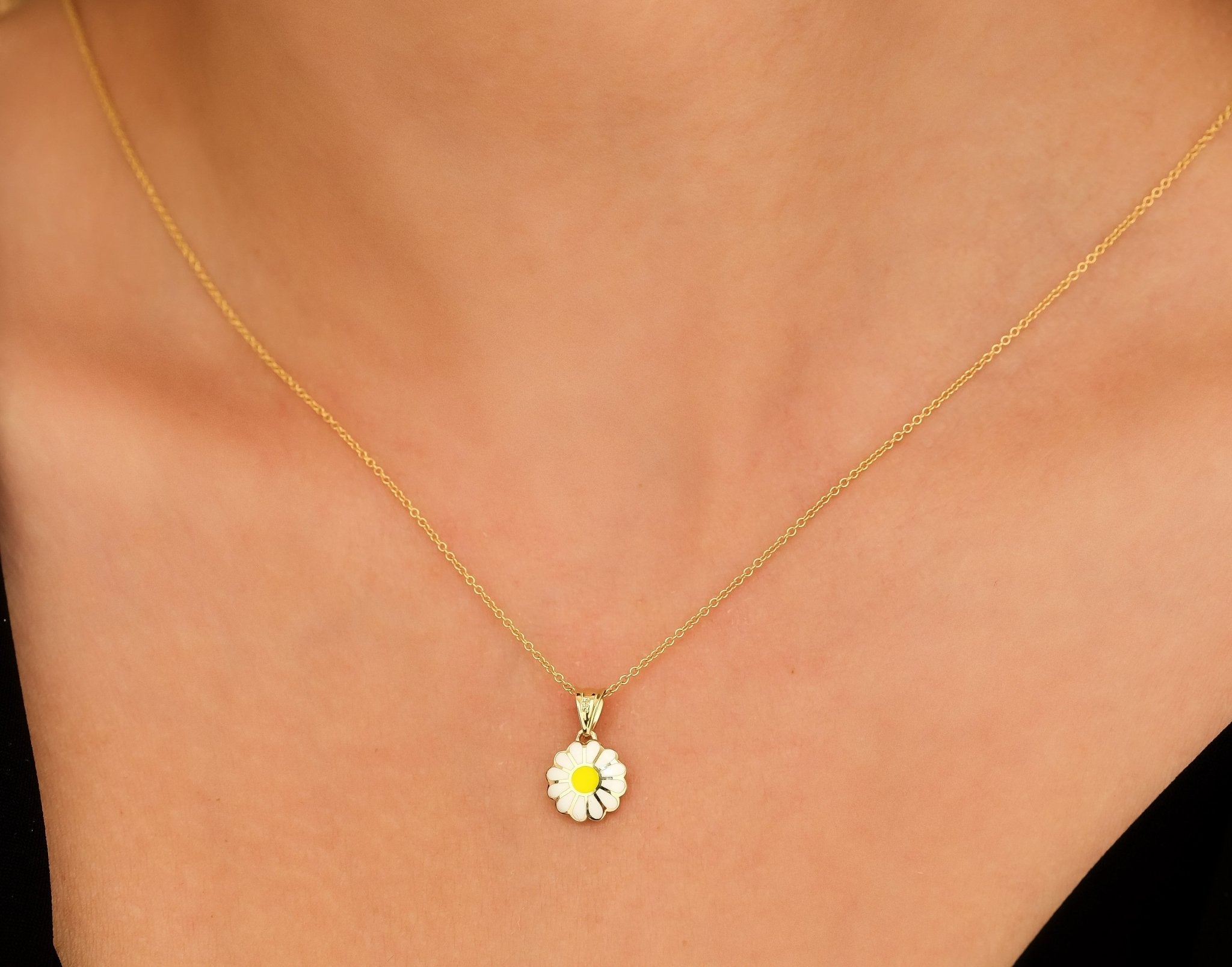 Collier de fleurs de marguerite en or jaune massif 14 carats