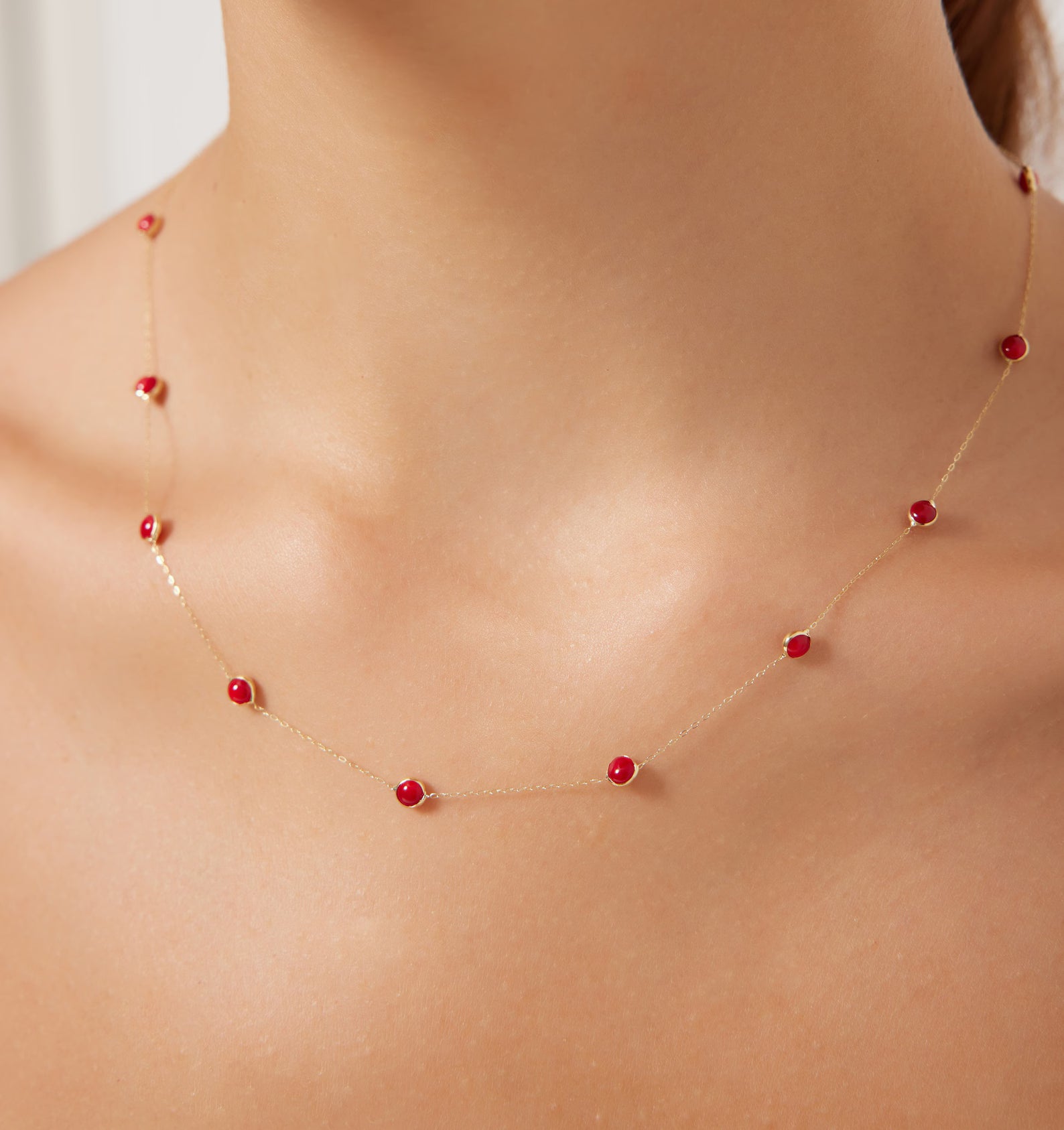 Collar de rubíes con cuentas de oro amarillo macizo de 14 quilates