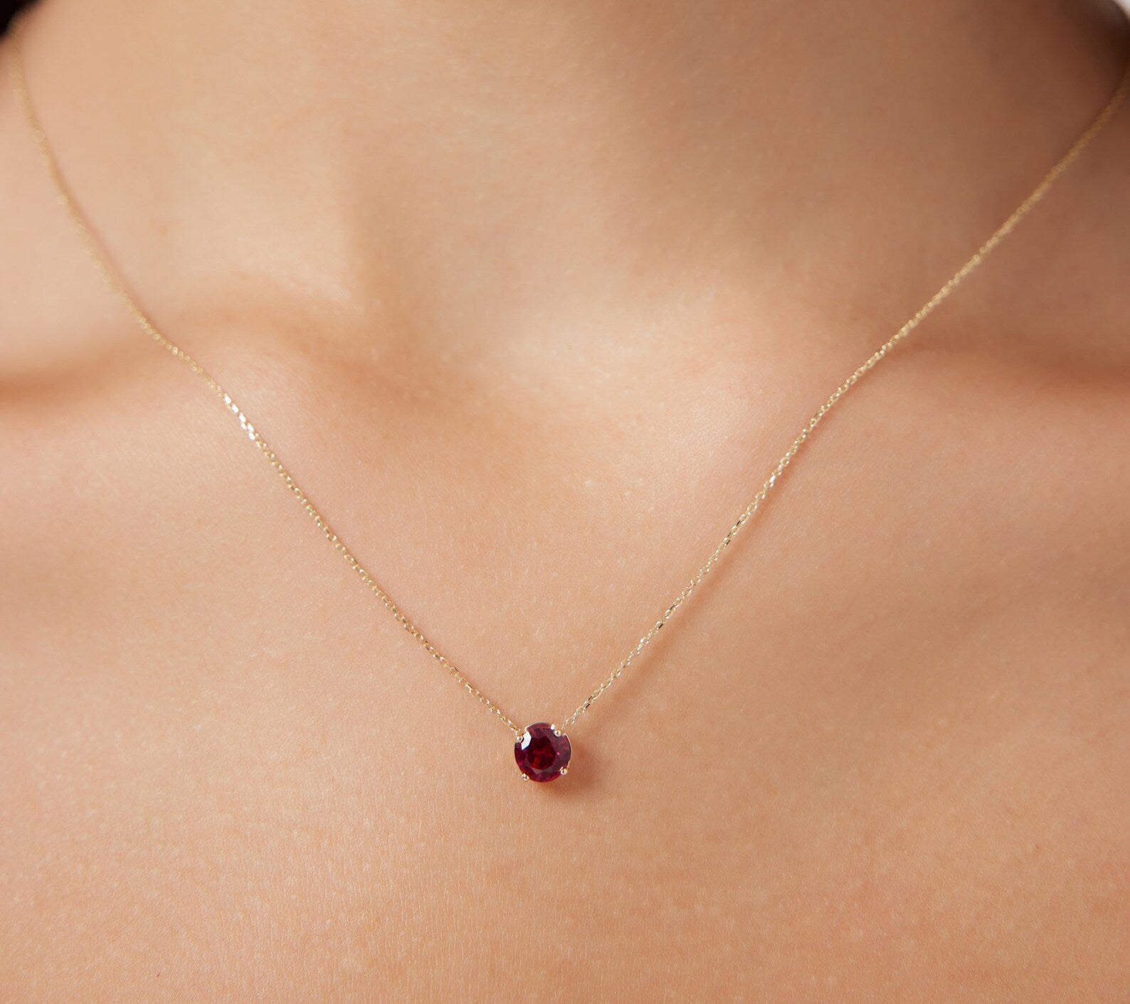 Collier rubis, collier solitaire rubis serti à griffes en or jaune 14 carats de 6 mm