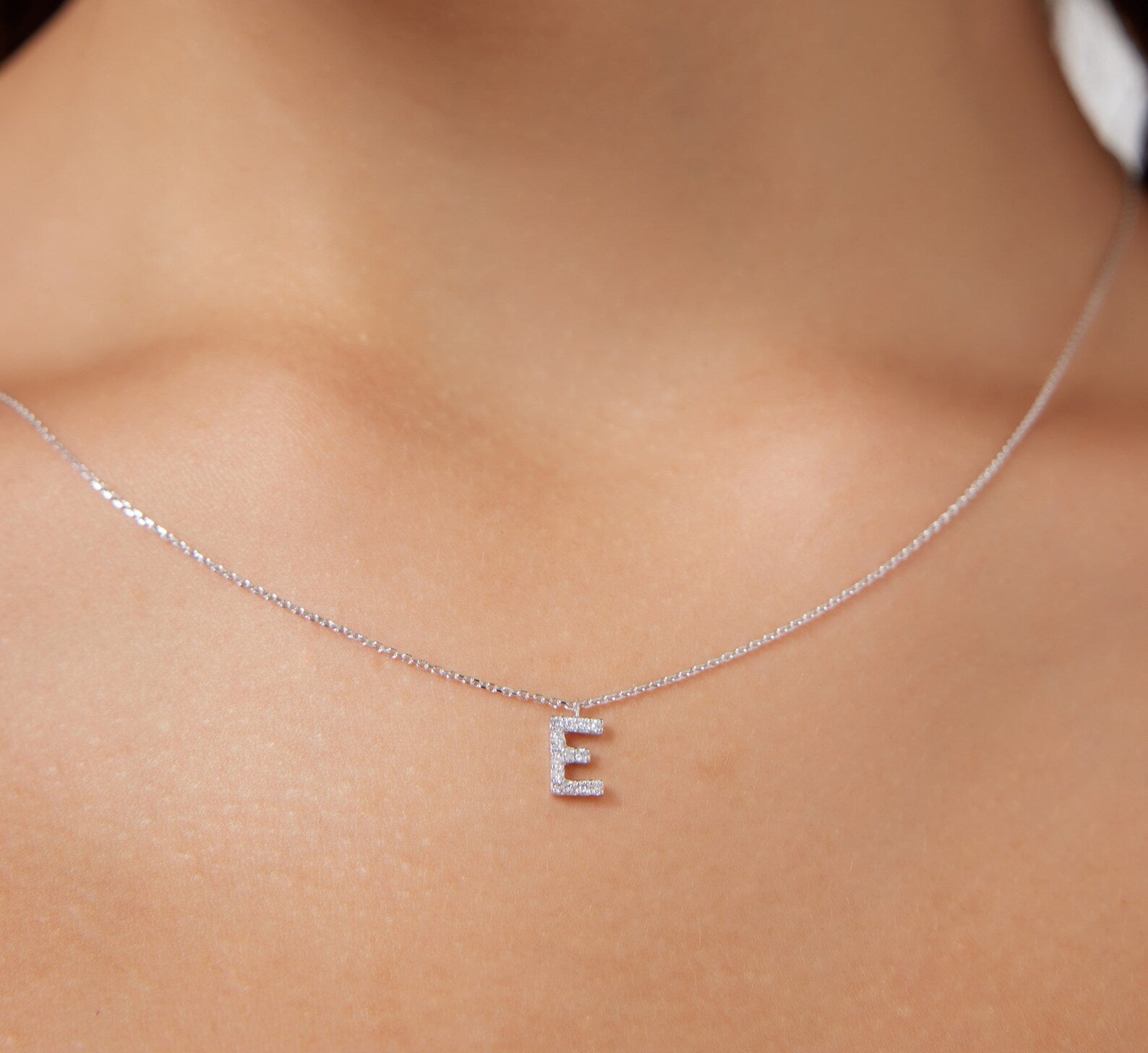 Collier initial en diamant en or blanc 14 carats, collier lettre E