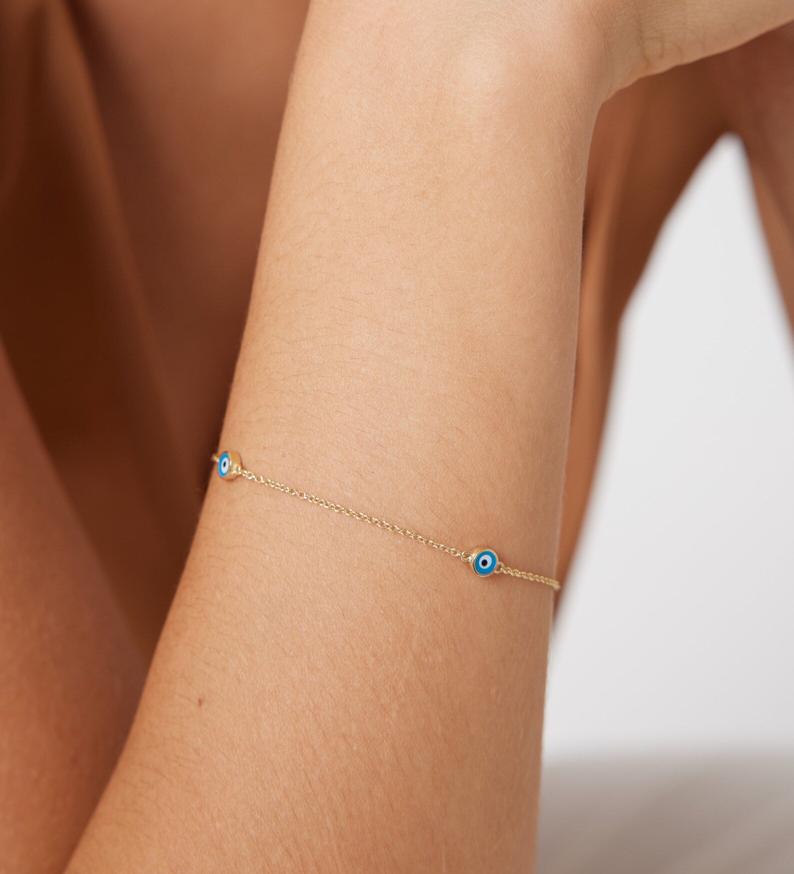 Bracelet rond mauvais œil en or jaune massif 14 carats