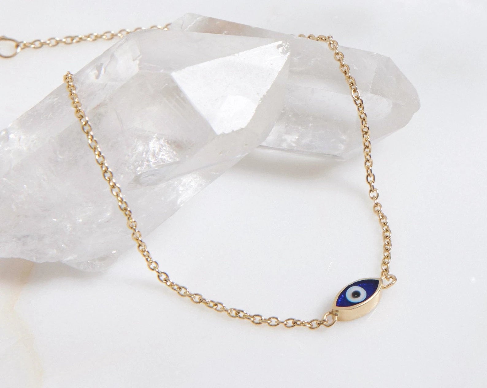 Bracelet mauvais œil minimaliste en or jaune massif 14 carats