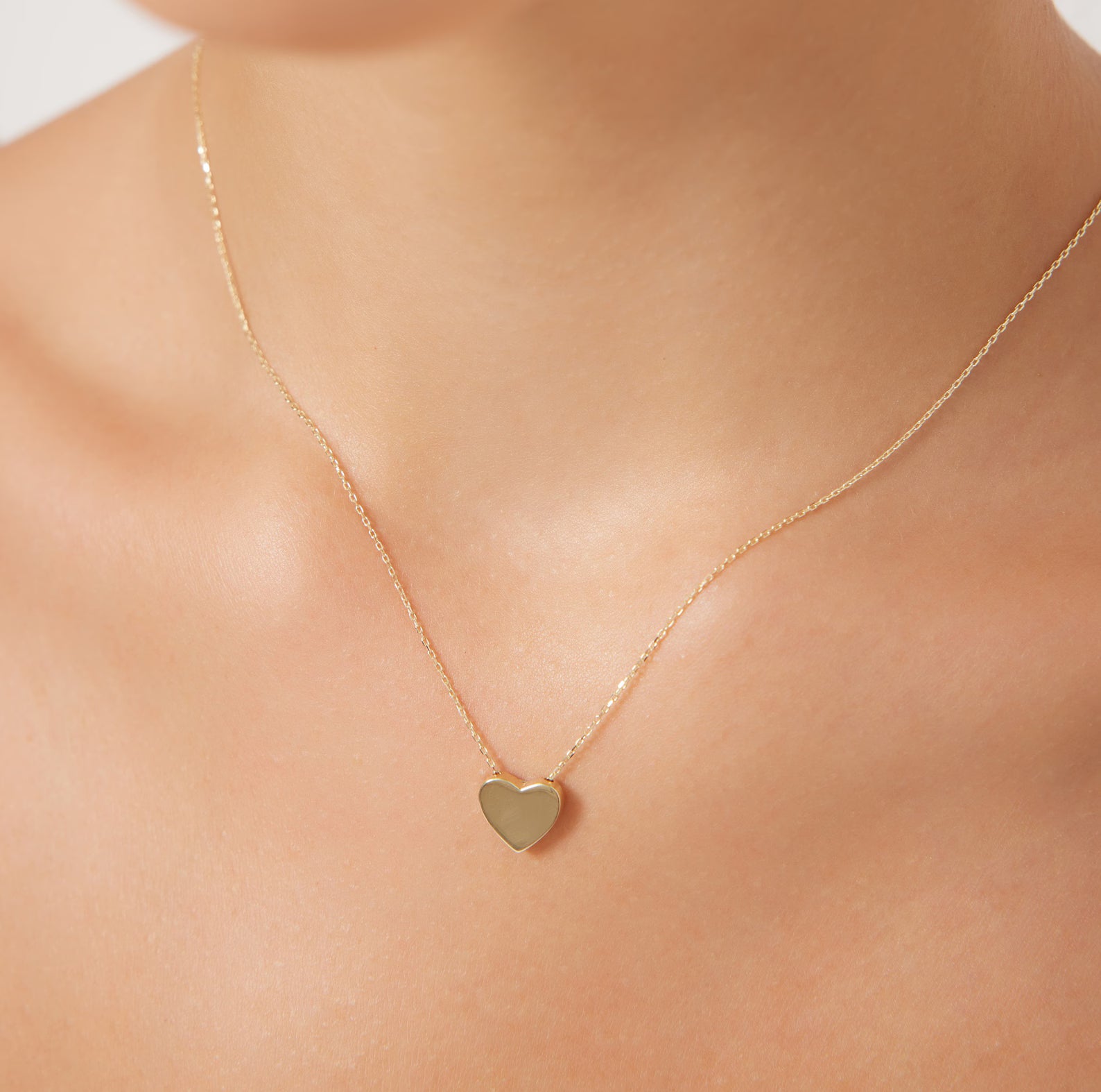 Collier cœur délicat en or blanc 14 carats