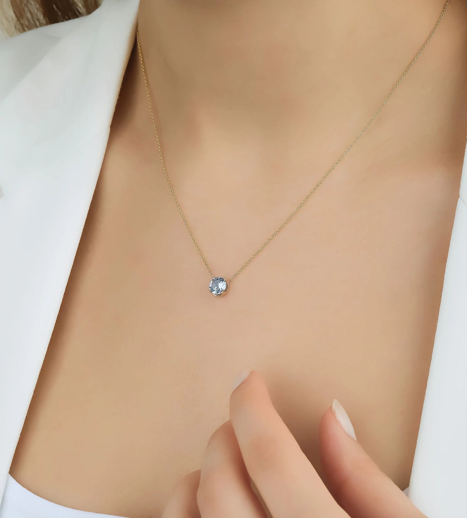 Collier solitaire aigue-marine en or jaune massif 14 carats 6 mm