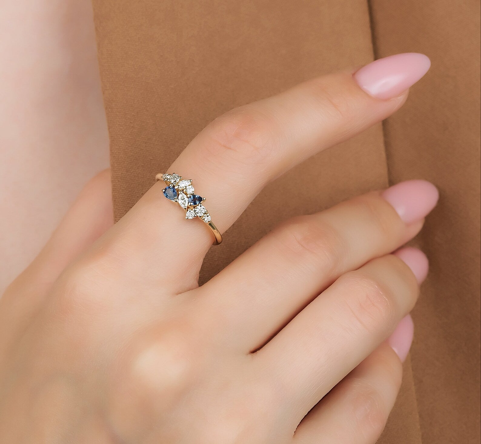 Bague en or 14 carats avec saphir naturel et diamants marquise
