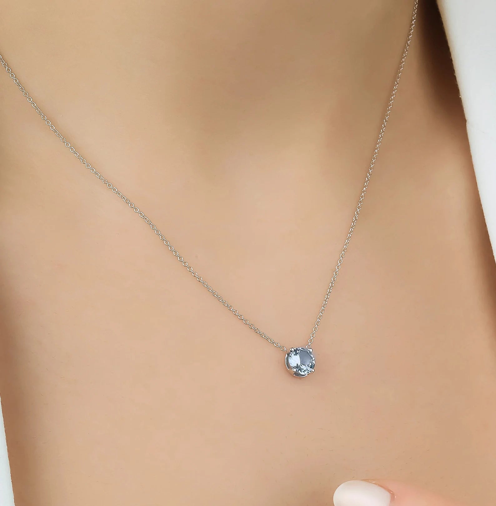 Collier solitaire aigue-marine en or jaune massif 14 carats 6 mm