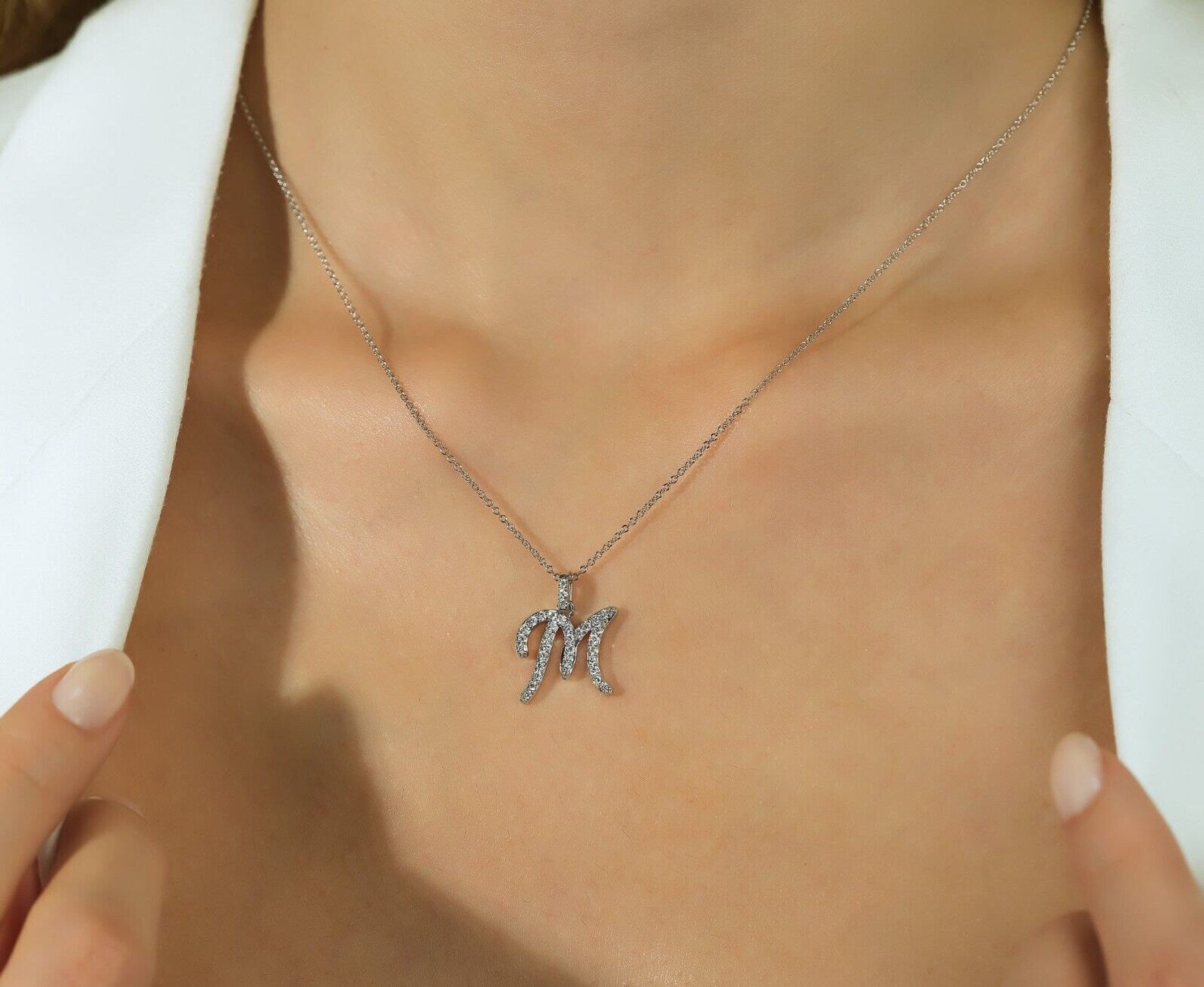 Collier initial en diamant naturel en or blanc 14 carats, collier lettre M en script