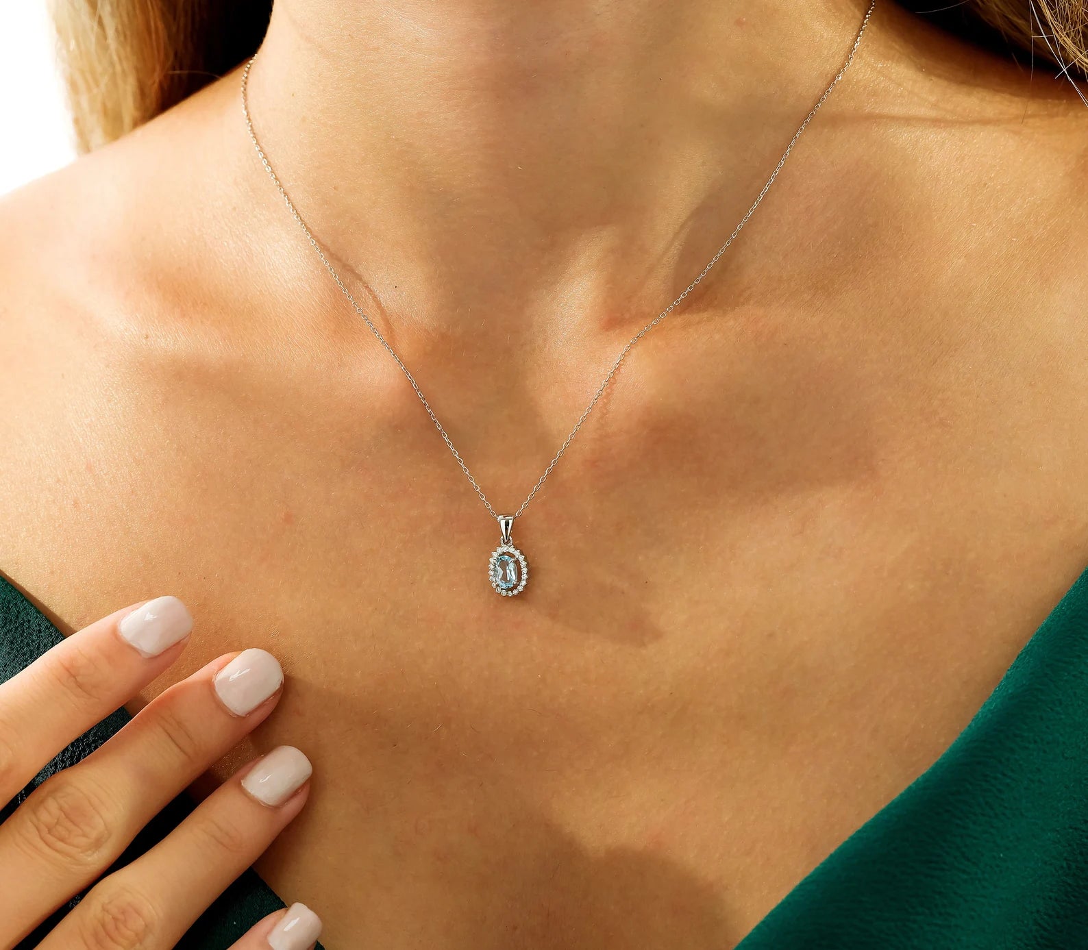 Collier solitaire avec topaze bleue naturelle jaune 14 carats et diamants