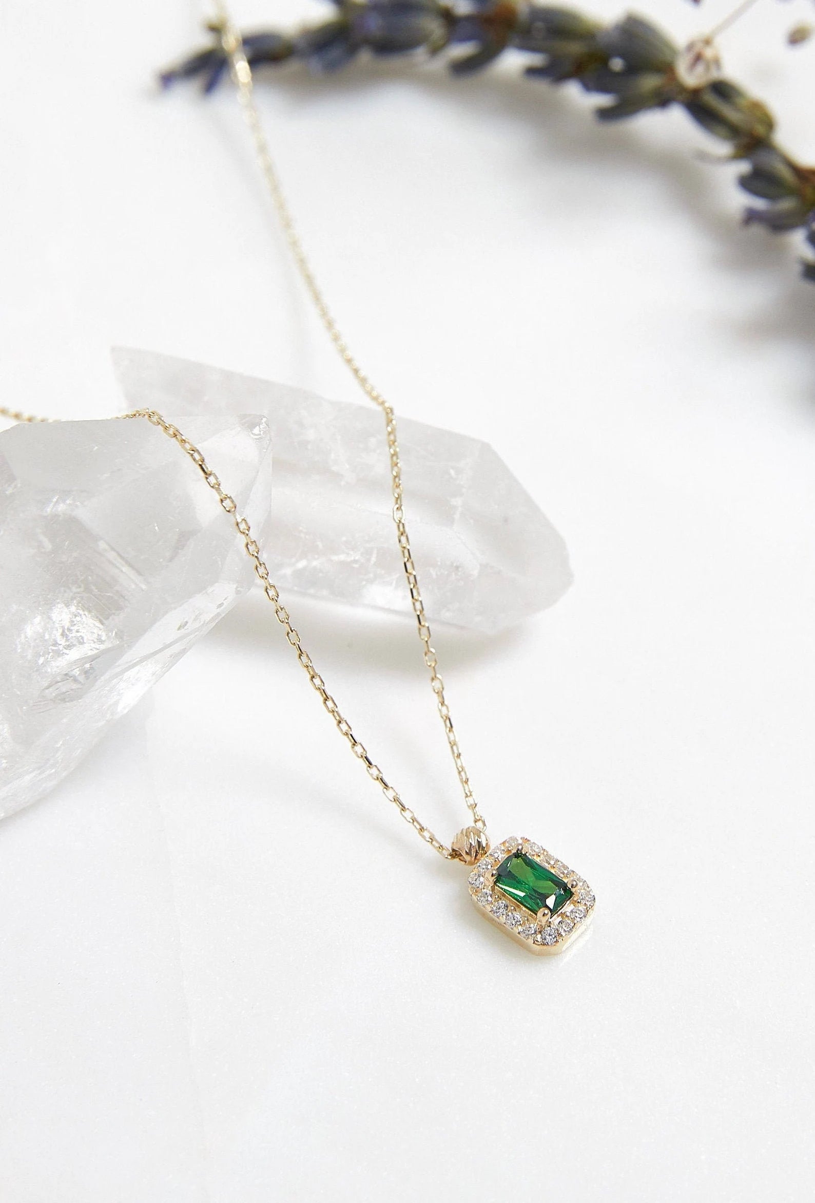 Collier trèfle rose en or jaune massif 14 carats