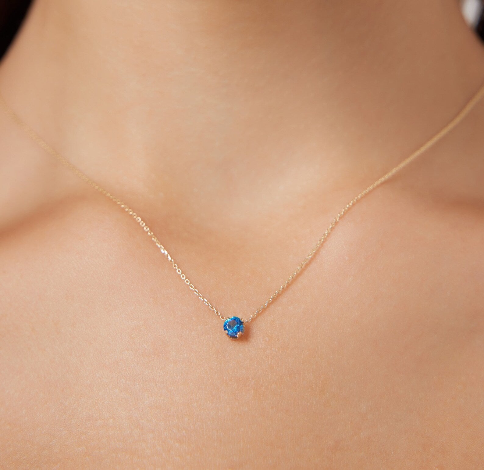 14K White Gold 5mm Prong Setting Solitaire Sapphire Necklace