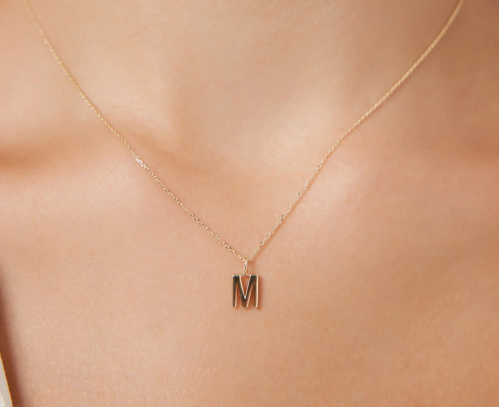 Collier initial en or jaune massif 14K, collier lettre M