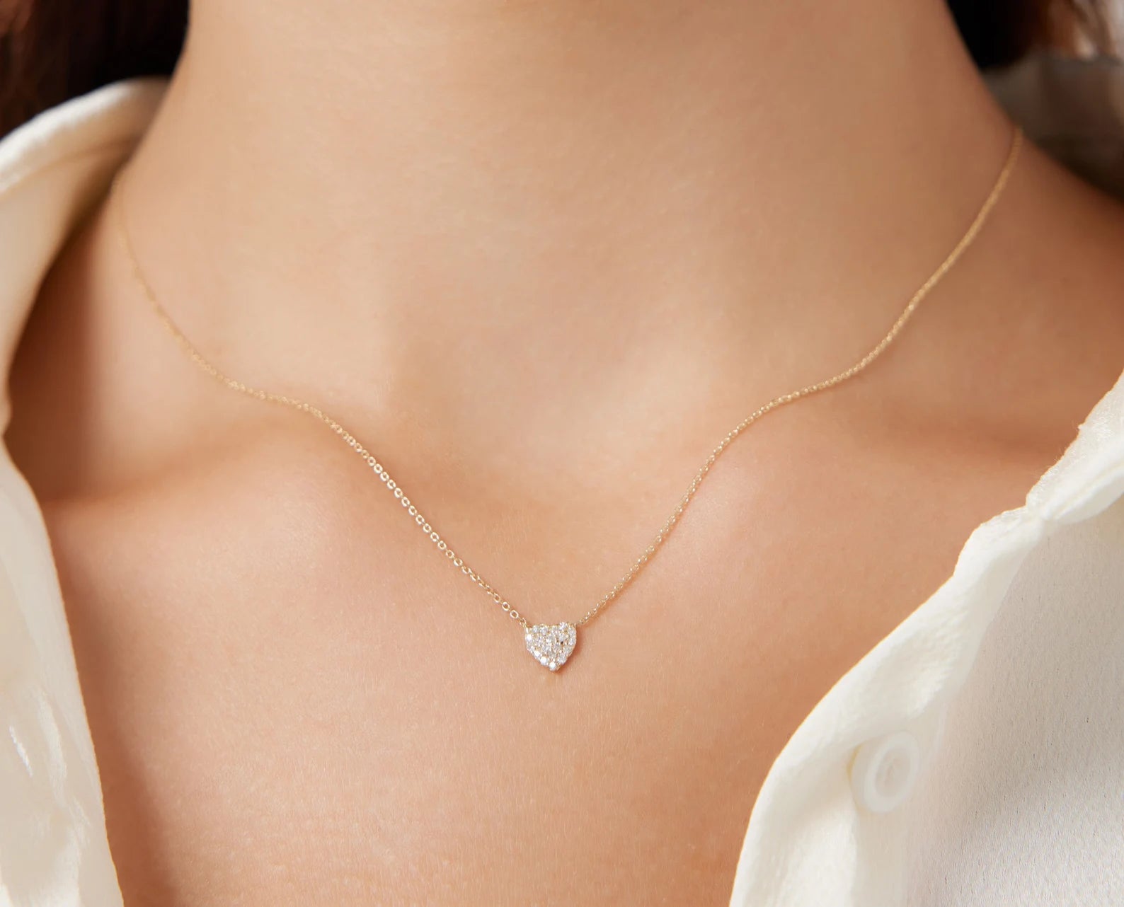 Collier minimaliste en forme de cœur en diamant en or jaune massif 14 carats