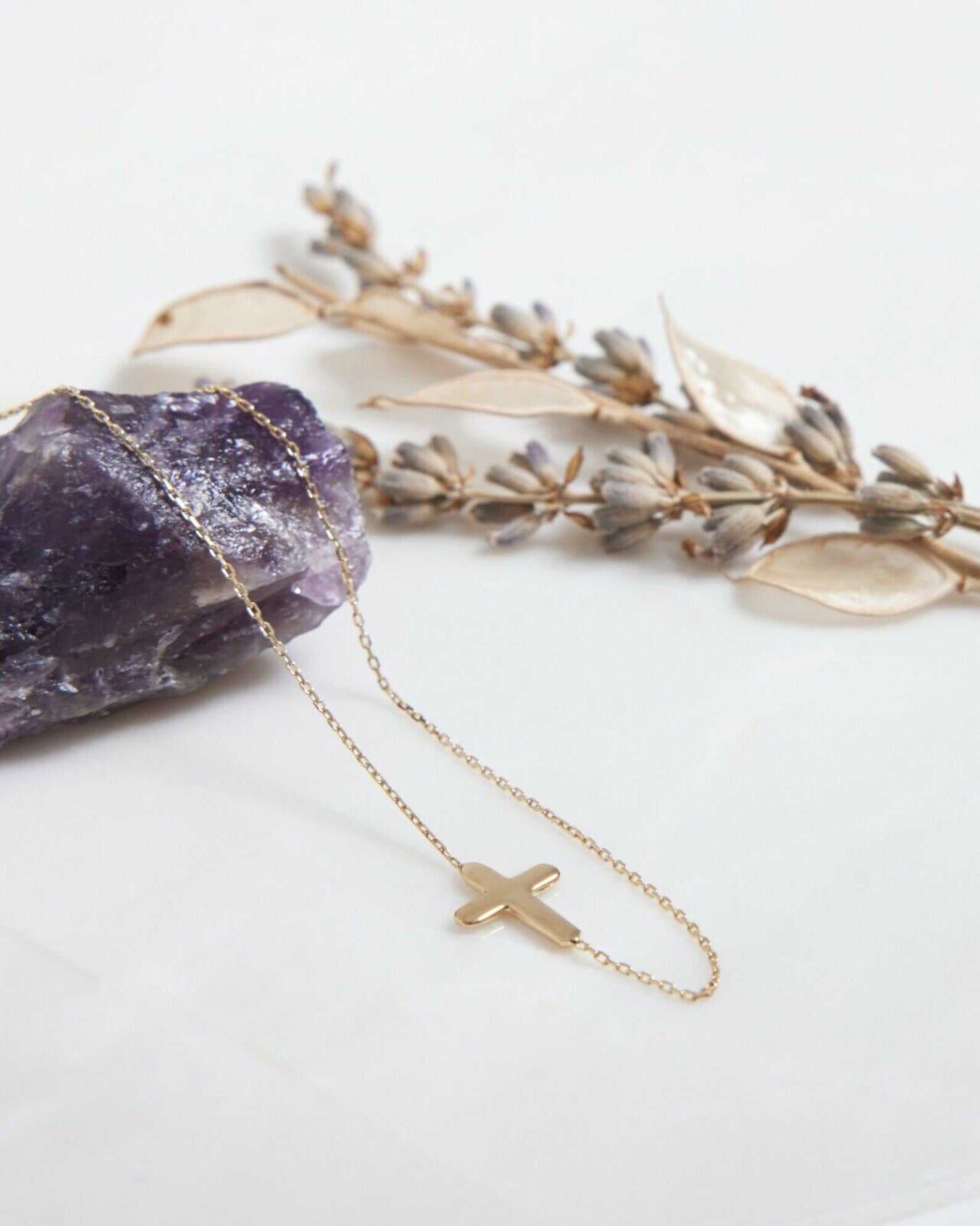 Collier croix latérale en or jaune massif 14 carats