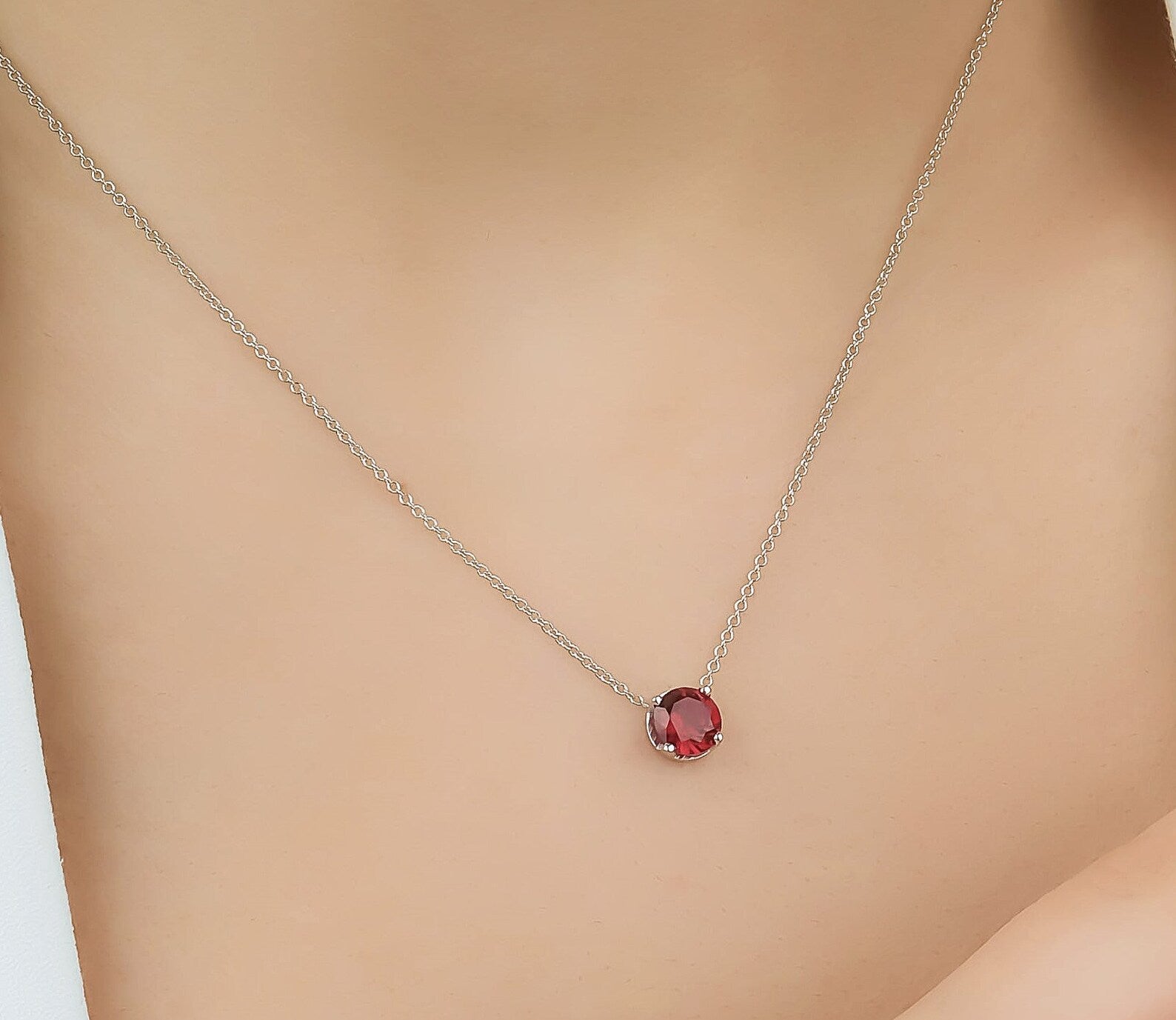 Collier rubis, collier solitaire rubis serti à griffes en or jaune 14 carats de 6 mm