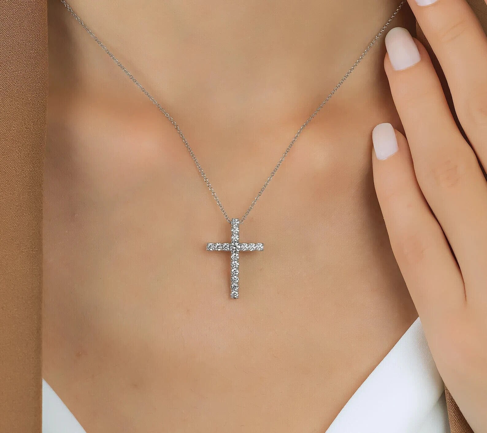 Collier croix en diamant créé en laboratoire en or blanc 14 carats 0,55 carat