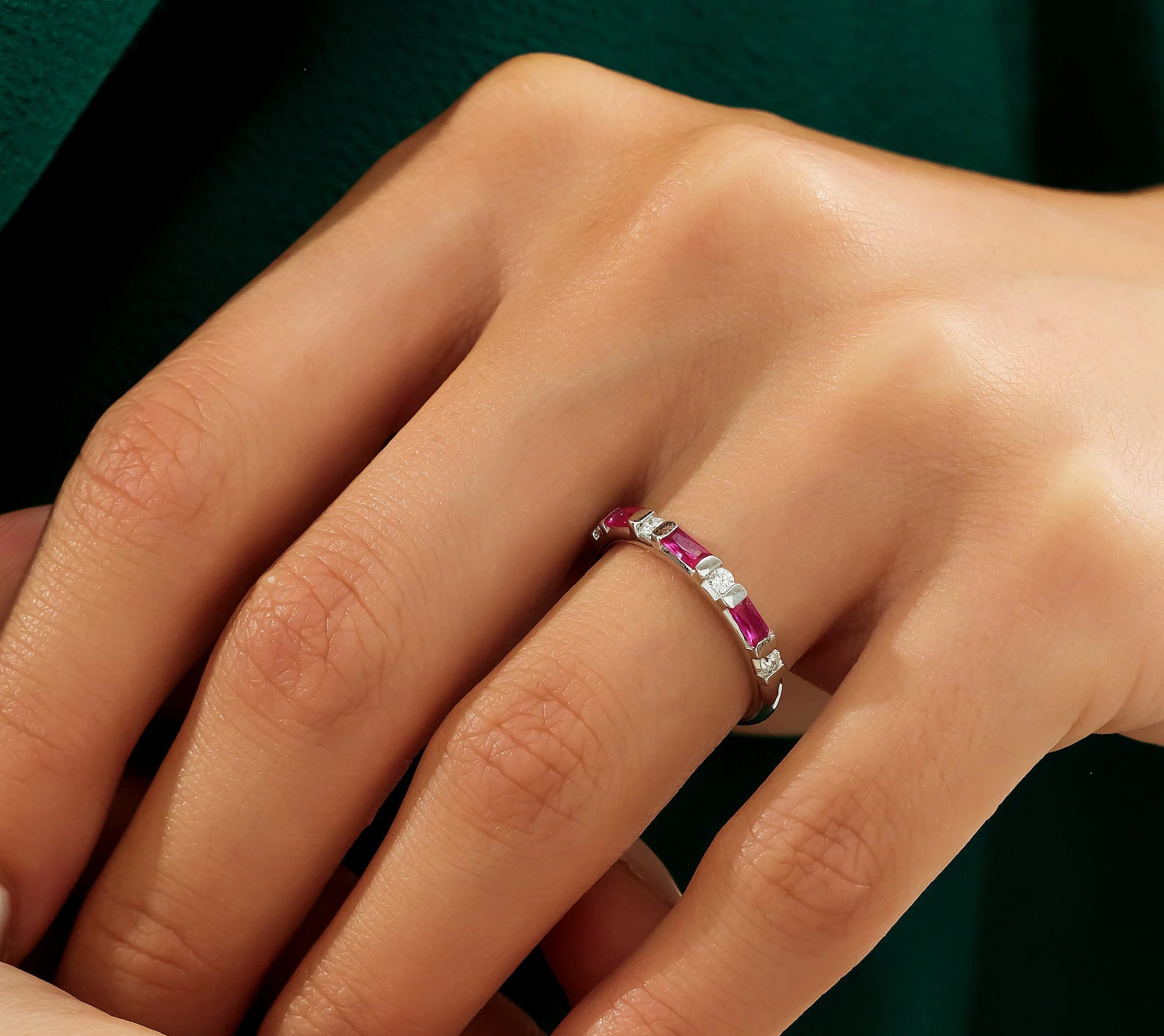 Bague de mariage rubis et diamant en or blanc massif 14 carats