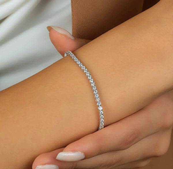 Minimalist Daisy Chain Gold Bracelet with White Diamonds – ARTEMER