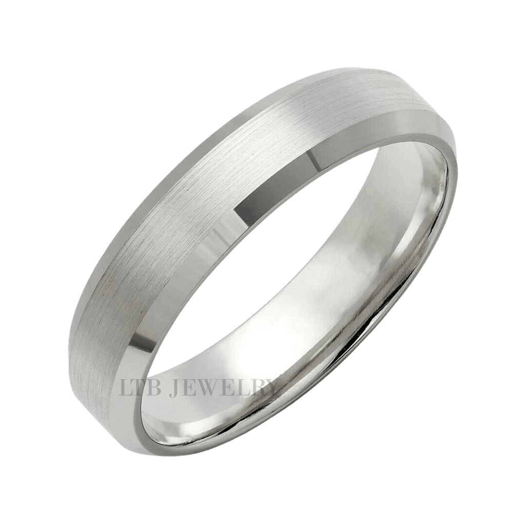 Men's popular 14K White Gold Wedding Band (Size 12.5-13)